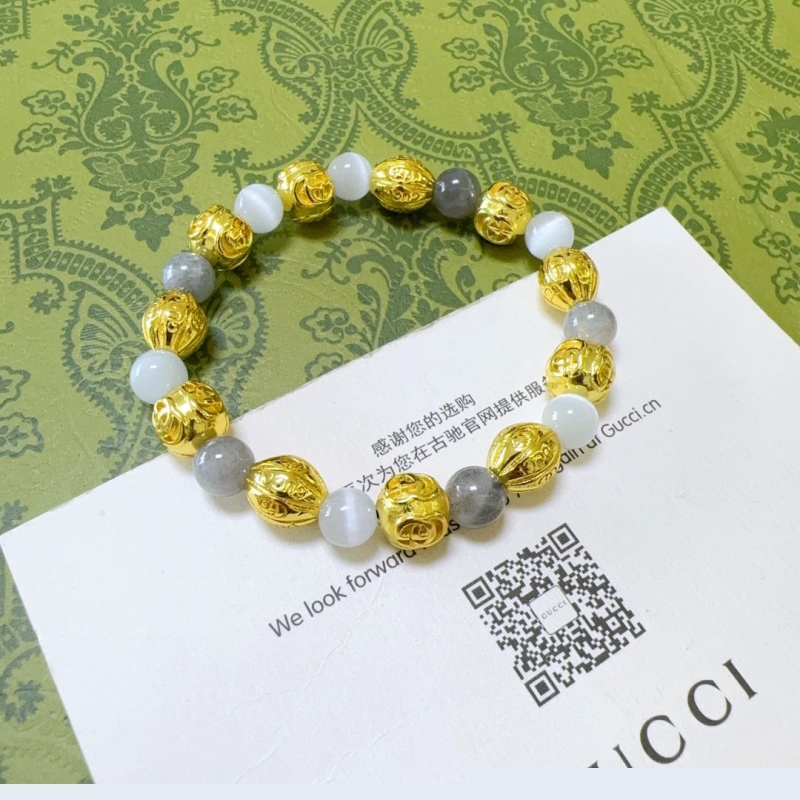 G*u*i bracelets
